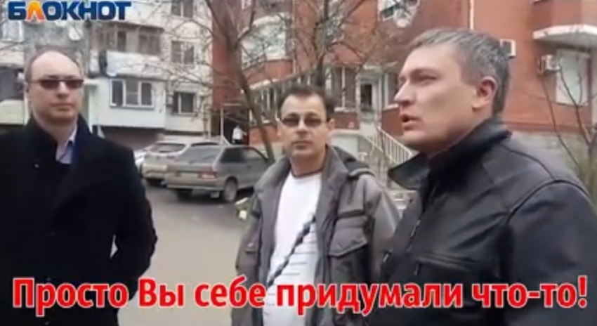 Власти Новороссийска выслушали претензии по ремонту двора по Карамзина, 49