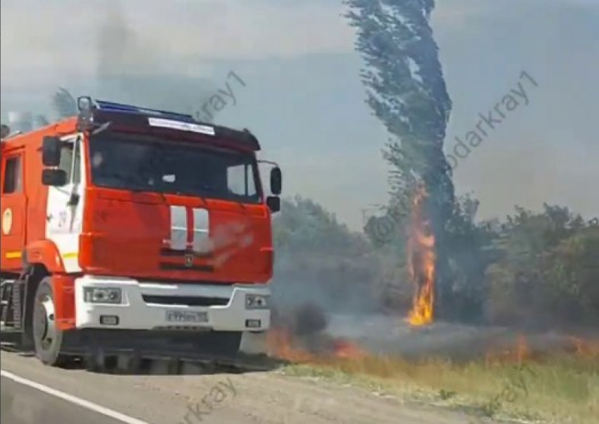 Краснодарский край продолжает гореть: новые пожары в Славанске-на-Кубани и Геленджике