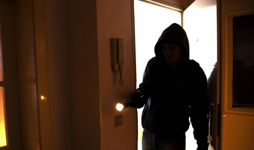 В Натухаевке снова криминал: грабитель обчистил дома на 1,5 миллиона 