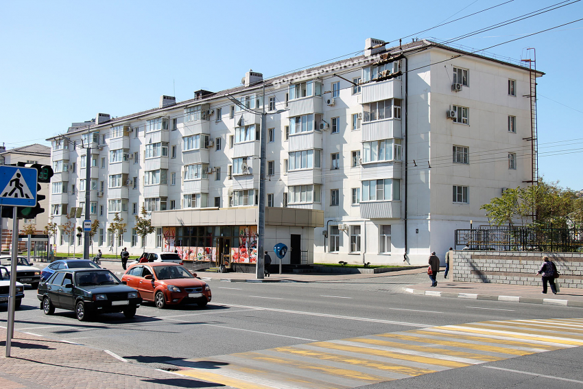 На одной из центральных улиц Новороссийска разделят «встречку»