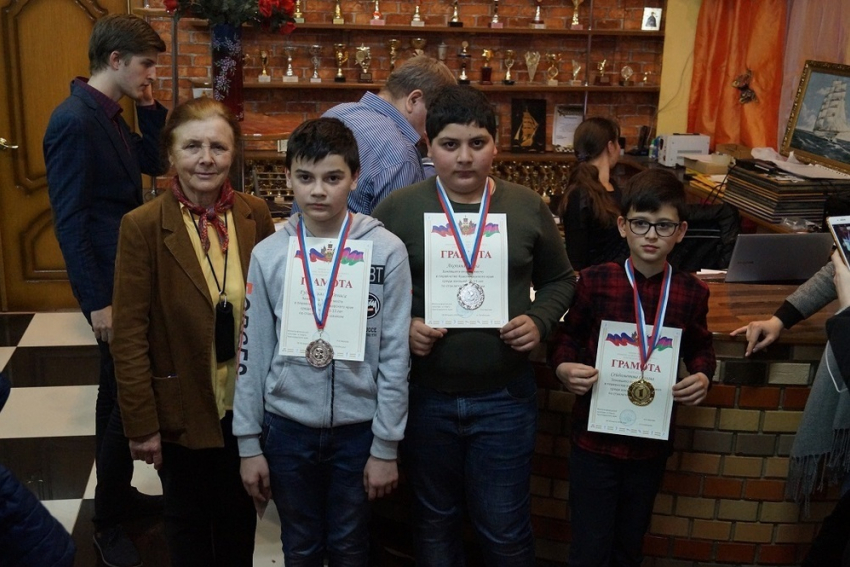 Множество медалей на краевом первенстве по шашкам завоевали юные новороссийцы 