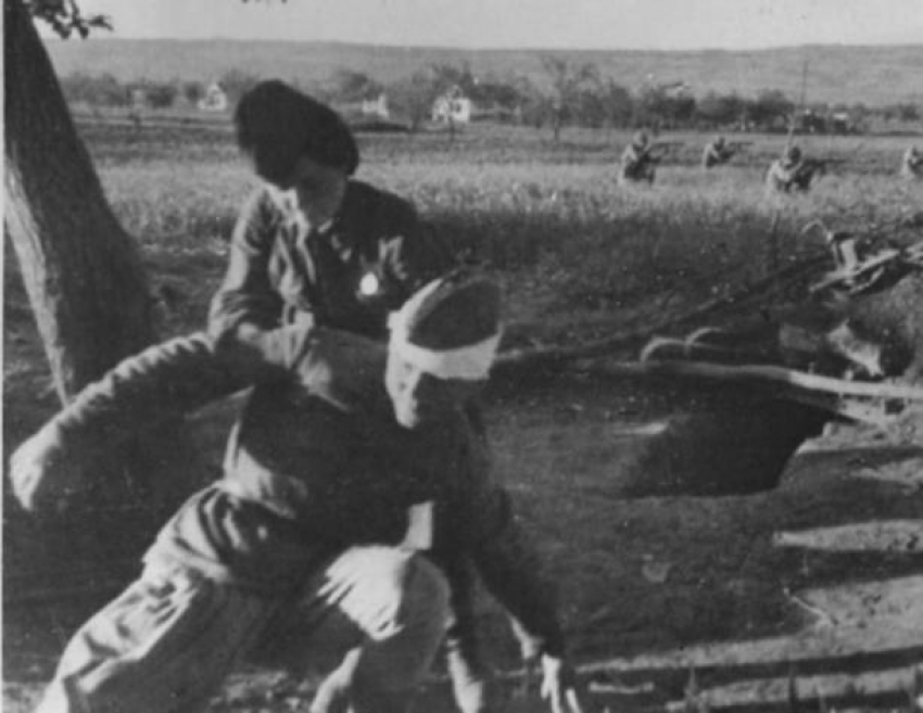 Новороссийск 75 лет назад: санитарка отвоевывает бойцов у смерти