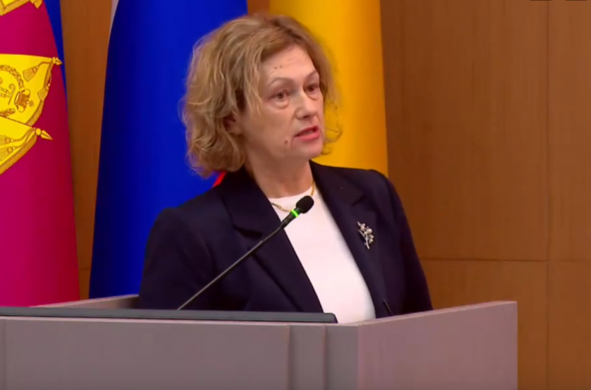 Портрет новороссийского учителя: сколько педагогов не хватает в школах и детских садах