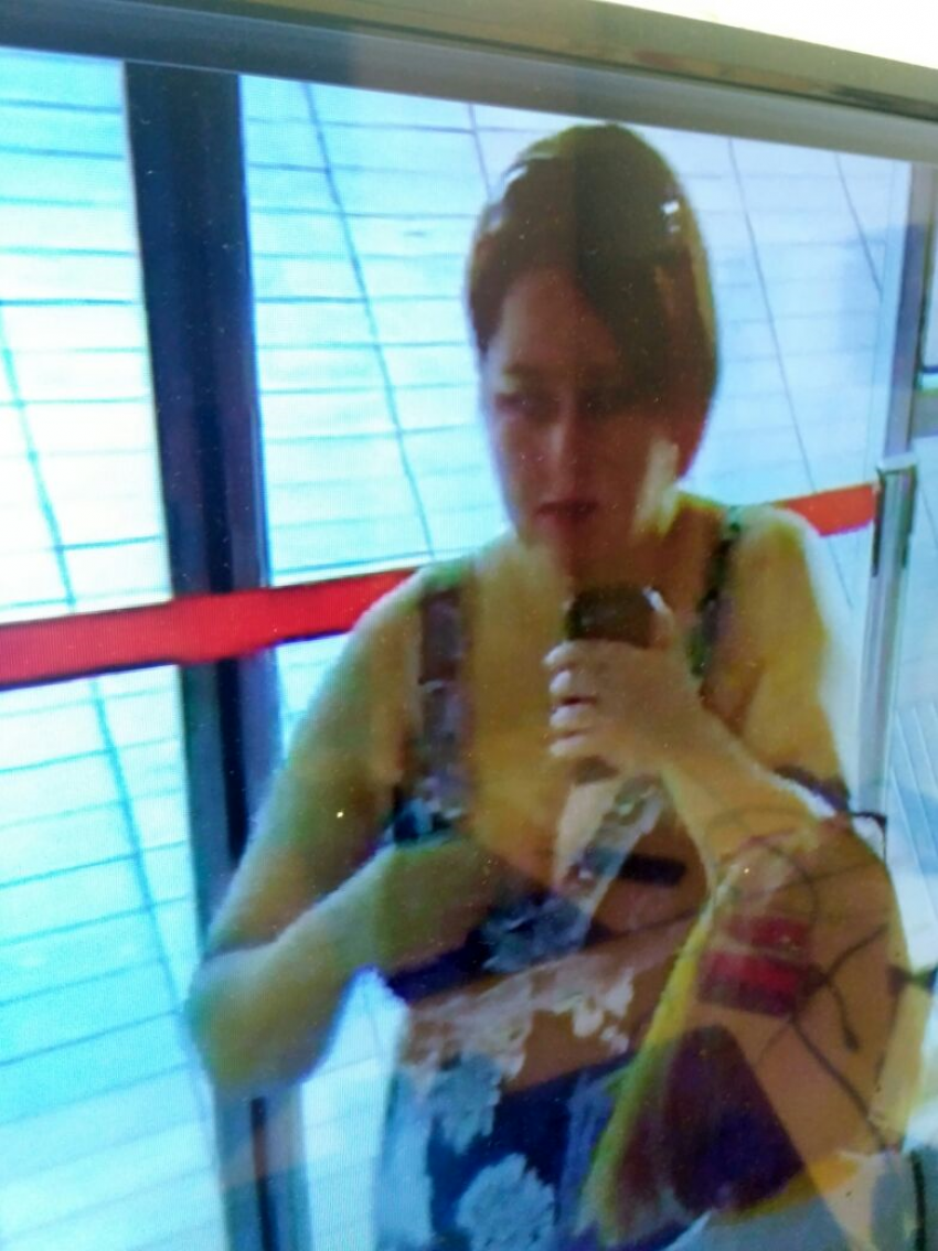 Женщина прихватила телефончик в Бон-пассаже