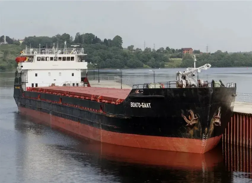 Потерпевшее крушение в Азовском море судно отбуксировали к берегам Кубани