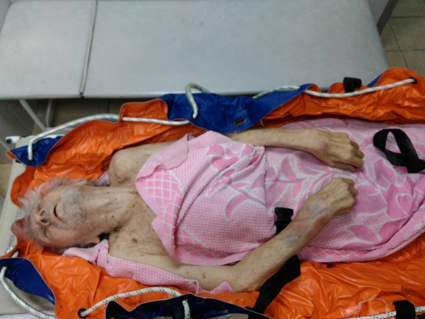 Новороссиец пожаловался, что врачи выкинули его 82-летнего отца ночью  на улицу