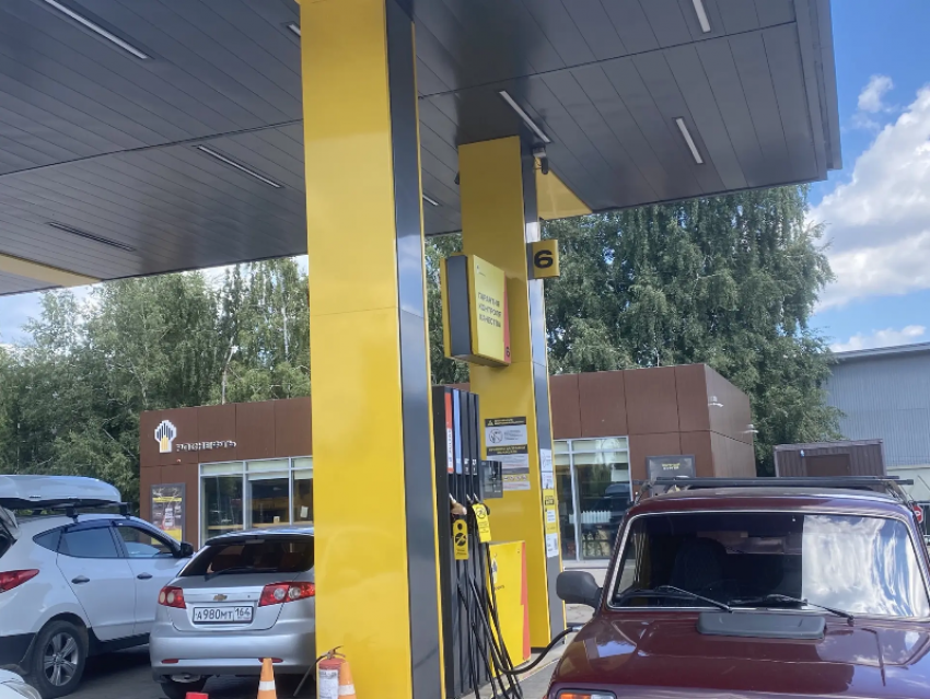 Бензин пониженного класса разрешили продавать в России до 2027 года