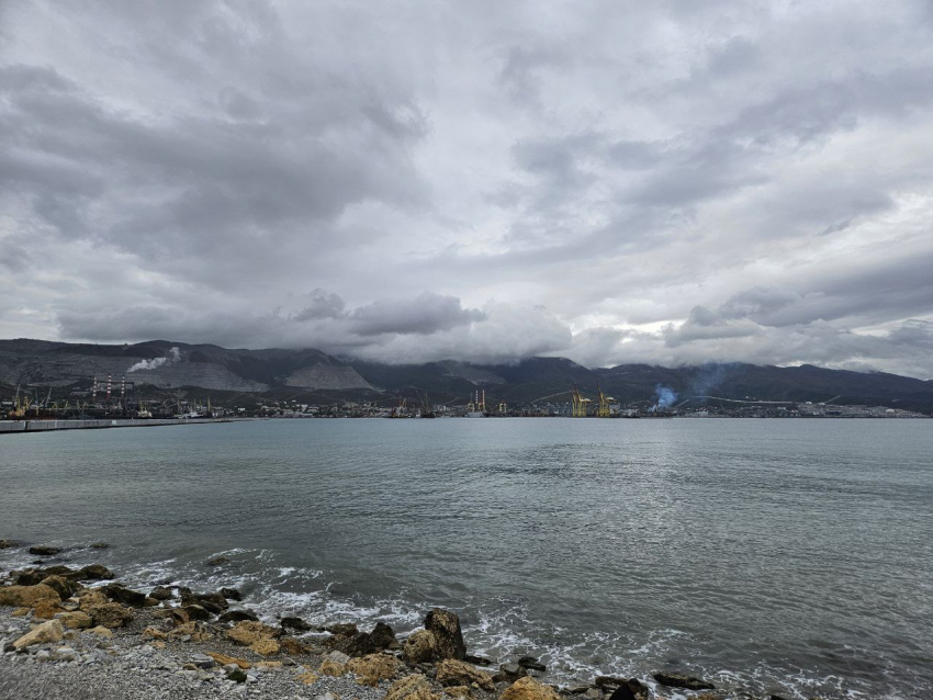 Погода в Новороссийске: ветрено, хмуро, но может выглянуть солнце 