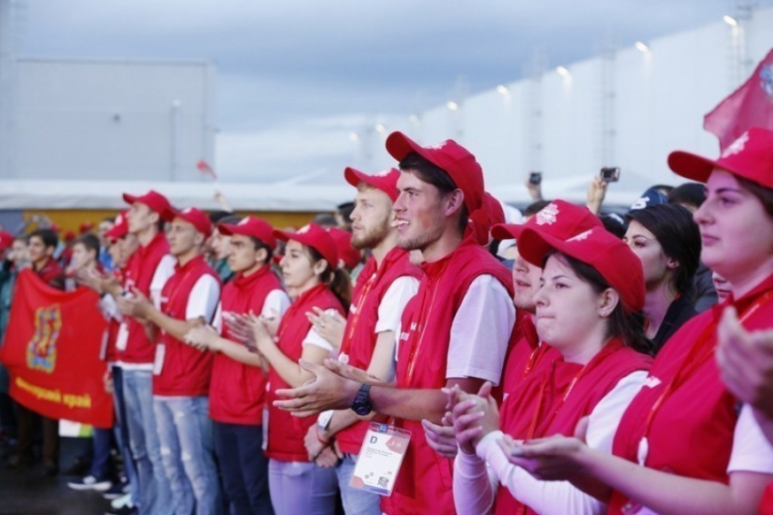 Волонтеры из Новороссийска создают праздничную атмосферу на финале WorldSkills Russia