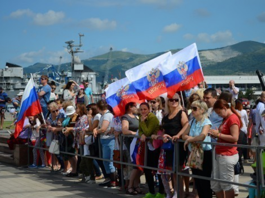 3700 новороссийцев вышли на праздничный митинг 