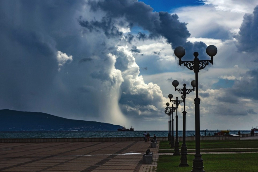 Погода в Новороссийске: магнитное поле «возмущено», а для всего, что кроме — прихватите зонт