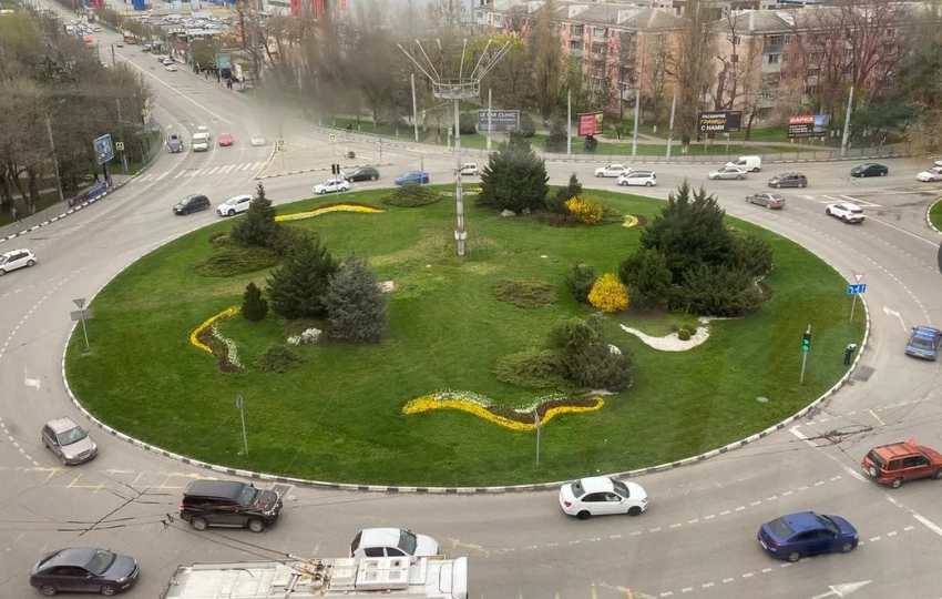 Из торгового центра в Новороссийске эвакуируют людей: какая очередь интересует специалистов?