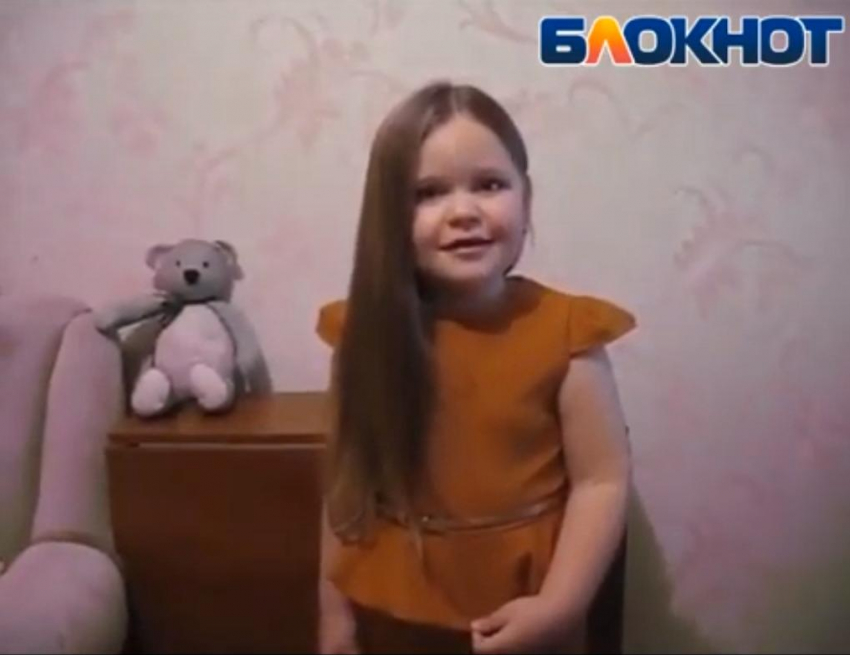Стихотворение о спасенной немецкой девочке прочитала четырехлетняя Анастасия