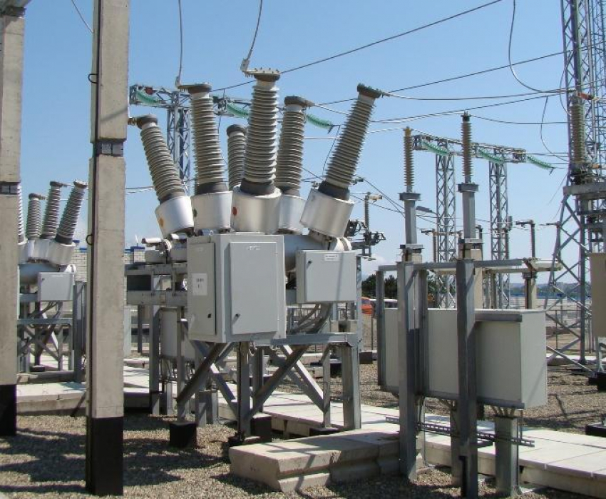 Бригады «Россети Кубань» оказывают помощь городским электросетям в восстановлении энергоснабжения в пригороде Новороссийска
