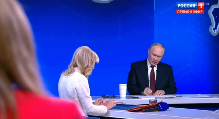 Детские пособия до трех лет: Путин поручил регионам «задуматься»