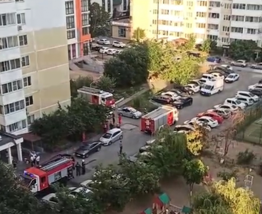 Пожар в Новороссийске: очевидцы сообщили о возгорании в квартире на Анапском шоссе 