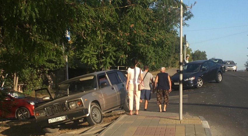 Автоледи из Новороссийска устроила две аварии за раз 