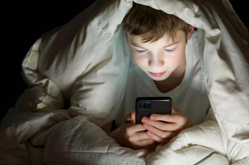 После 22:00 - без смартфона: на Кубани введут «цифровой комендантский час» для детей