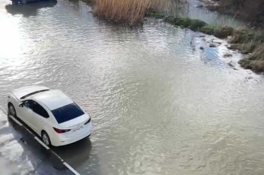 Заливка воды в шины трактора