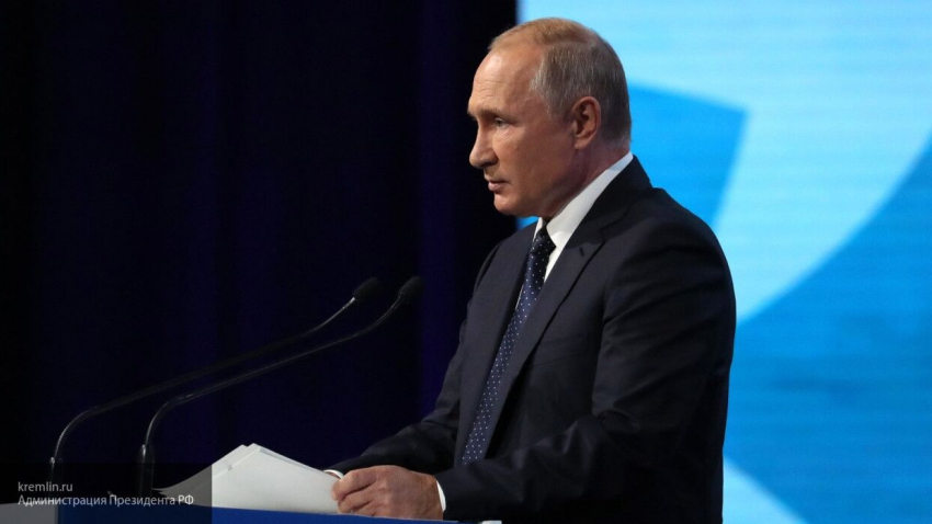 Путин опроверг информацию о полном переходе на «дистанционку»
