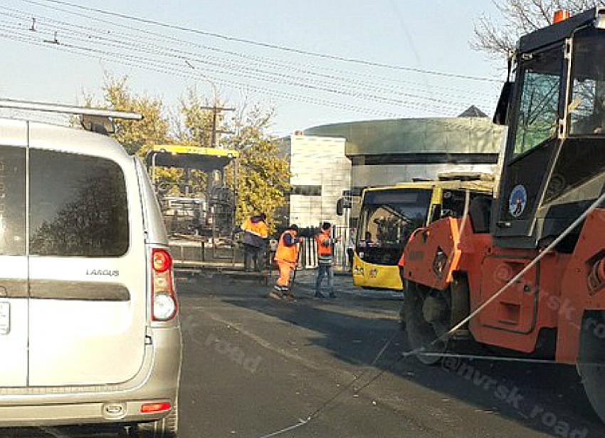 Новороссийцы жалуются на качество ремонта дорог, но в ЖКХ говорят, что так и надо
