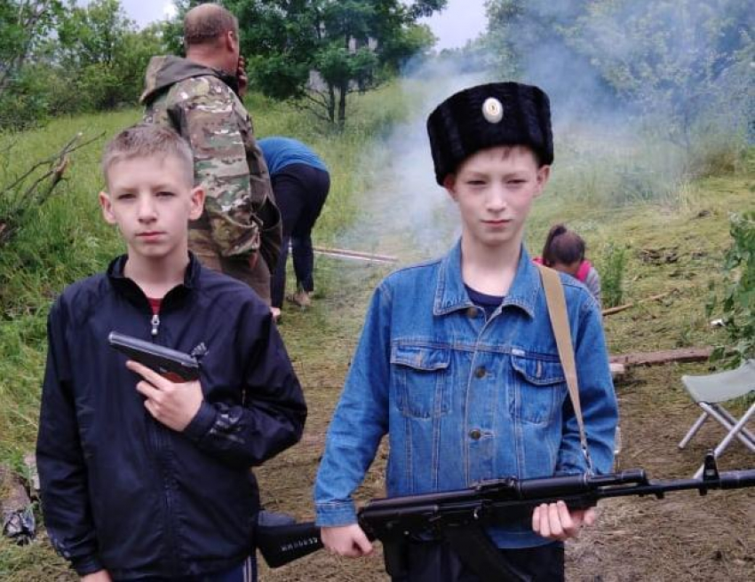 Дети вышли на двухдневный полевой выход под Новороссийском