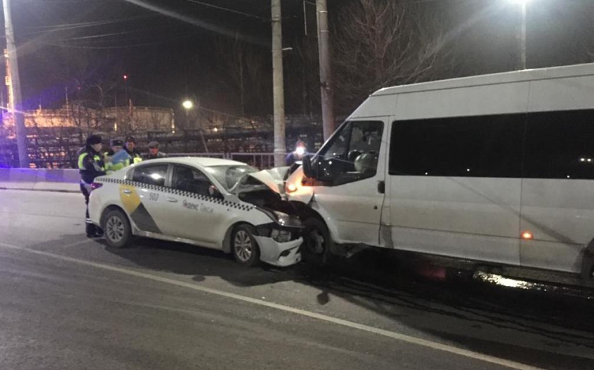 Такси vs маршрутка: в Новороссийске произошло серьезное ДТП