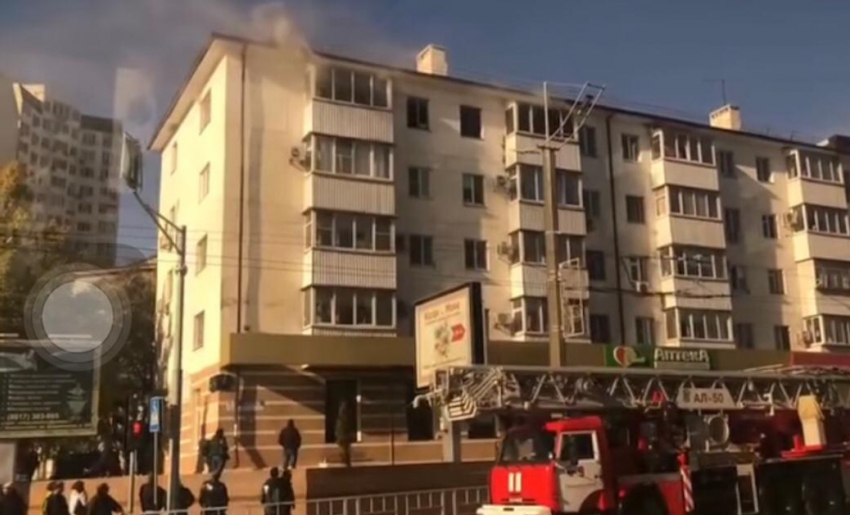Огонь охватил две квартиры в МКД Новороссийска 