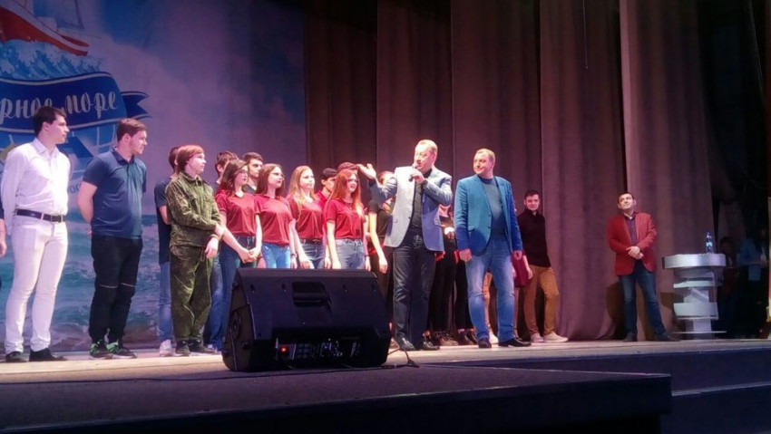 Первоапельский фестиваль весёлых и находчивых прошел в Новороссийске