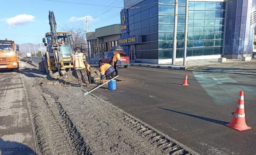 В Новороссийске на 14 улицах продолжают ремонтировать дорогу