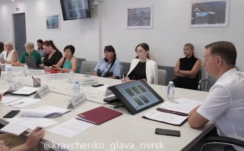 Всё будет «скоро»: жители Новороссийского района задали вопросы Андрею Кравченко