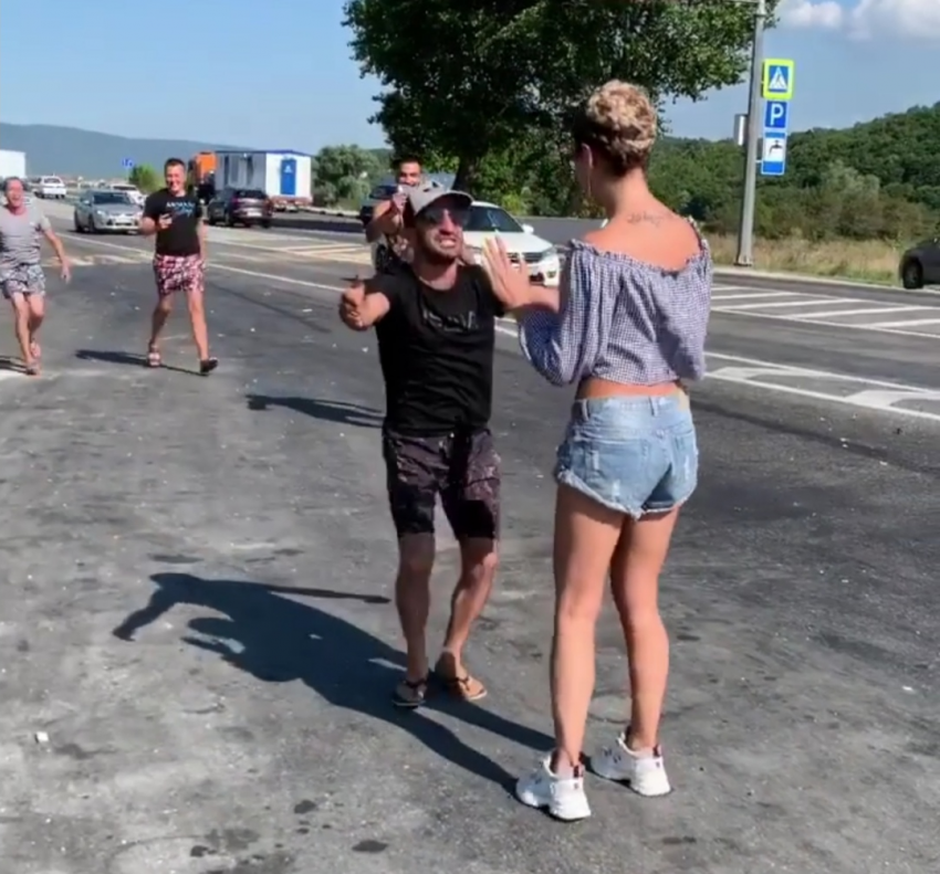 Горячие кавказские парни выловили Ольгу Бузову на трассе в Анапе