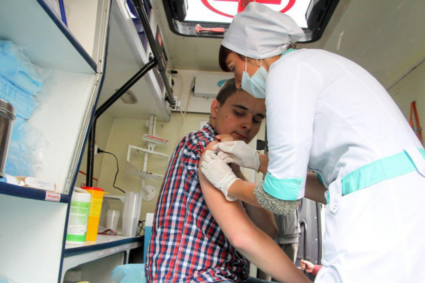 Новороссийцы могут привиться от гриппа в машинах скорой помощи