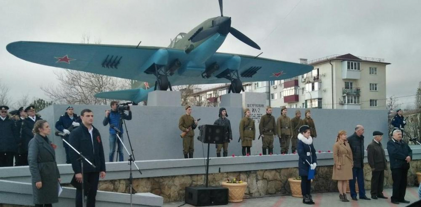 Памятник летчикам открыт после реставрации в Новороссийске