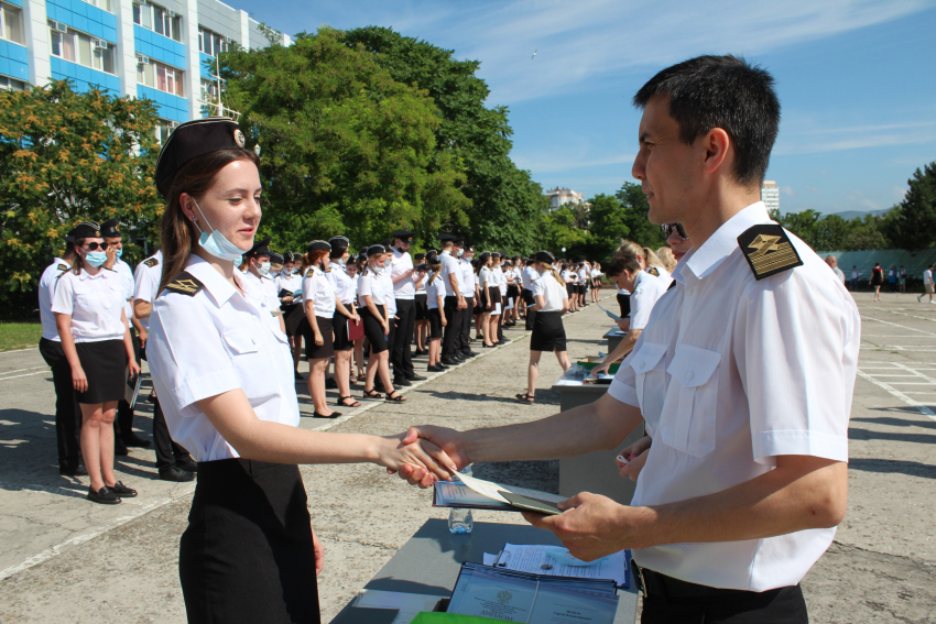Плац, знамя, коленопреклонение: 340 курсантов «Ушаковки» вступили в новый этап жизни