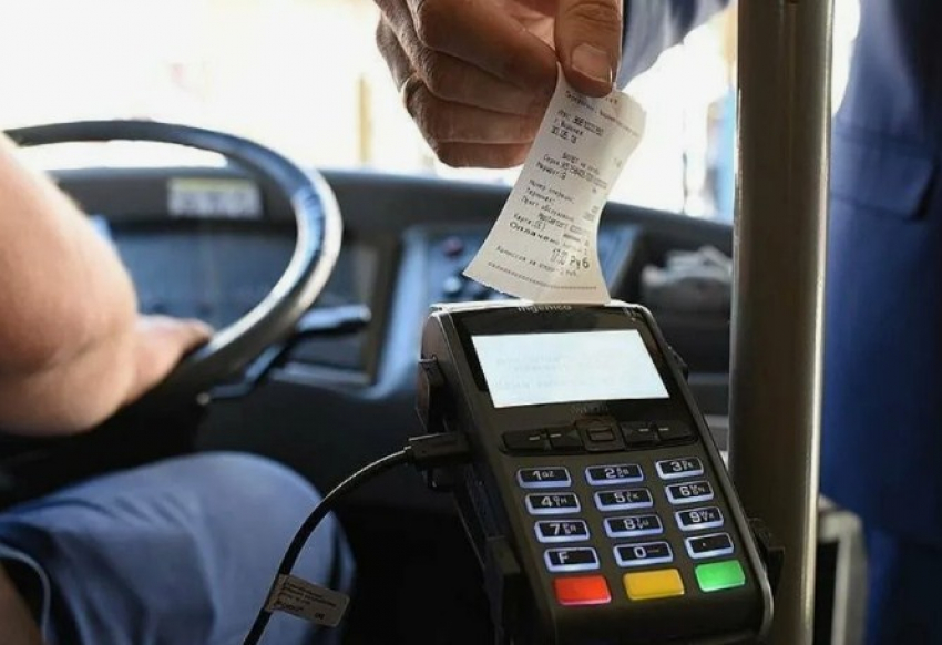 Новороссийцы забыли, как выглядят билеты за проезд: закон велит платить на входе, а водители – на выходе