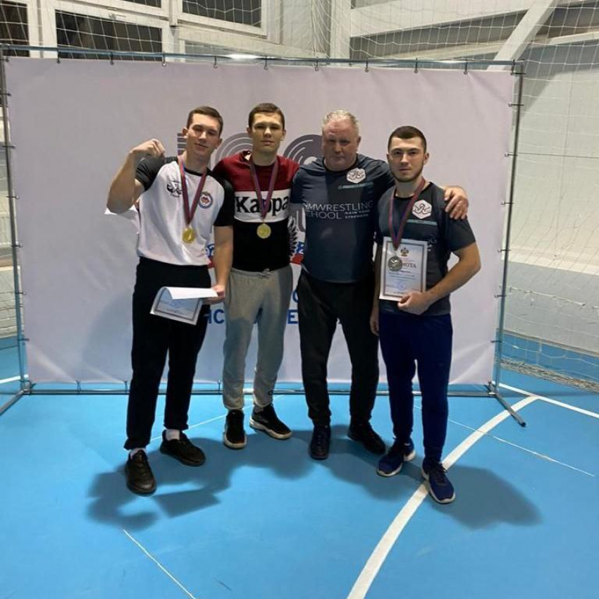 Армрестлеры из Новороссийска показали достойные результаты на Чемпионате и Первенстве края 