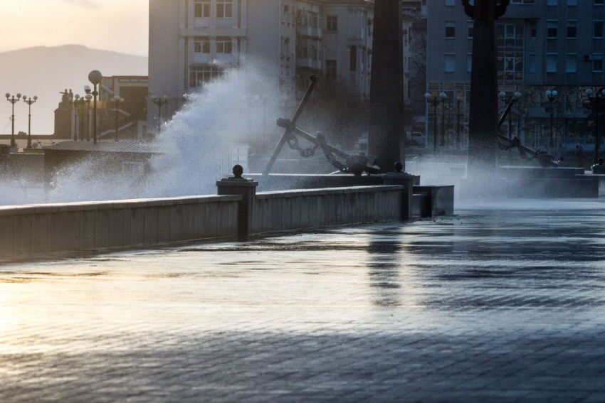 Холод и ветер не хочет покидать Новороссийск 