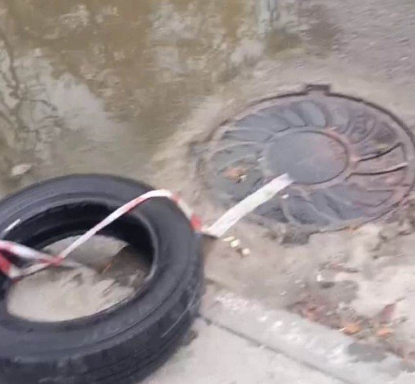 Воняет больше месяца! Когда в Новороссийске перестанет течь канализация