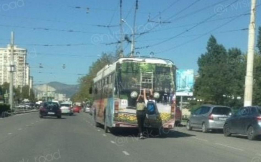Зацеперы в Новороссийске идут на абордаж троллейбусов