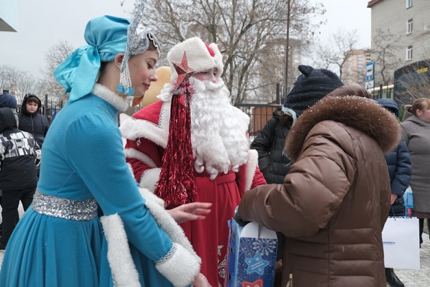 Работники АО «Черномортранснефть» организовали благотворительную новогоднюю акцию для детей