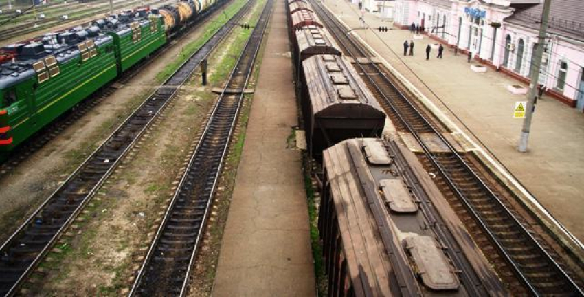Транспортные полицейские Новороссийска расследуют обстоятельства гибели мужчины под колесами поезда