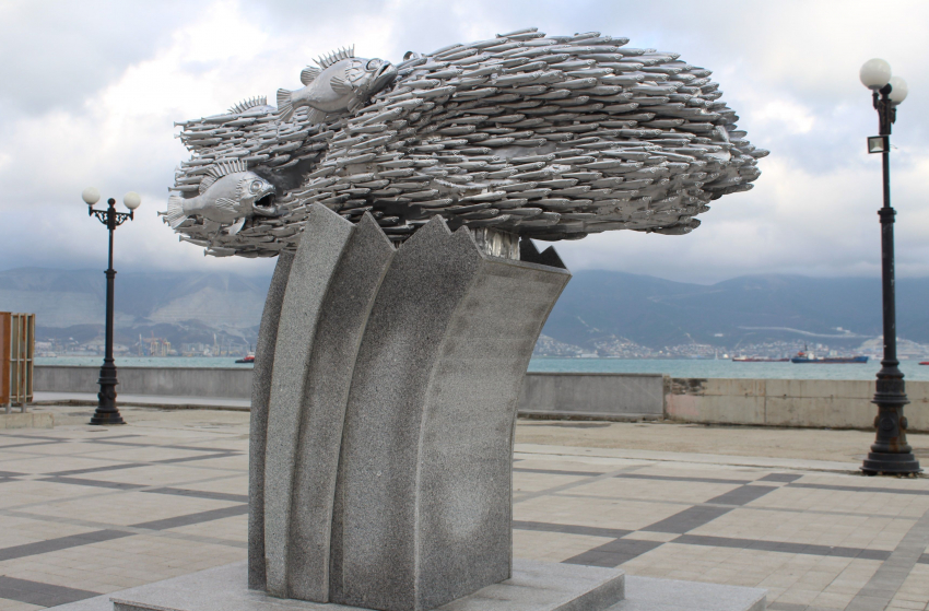 Сегодня в Новороссийске похолодает: захватите зонтики и очки от солнца 