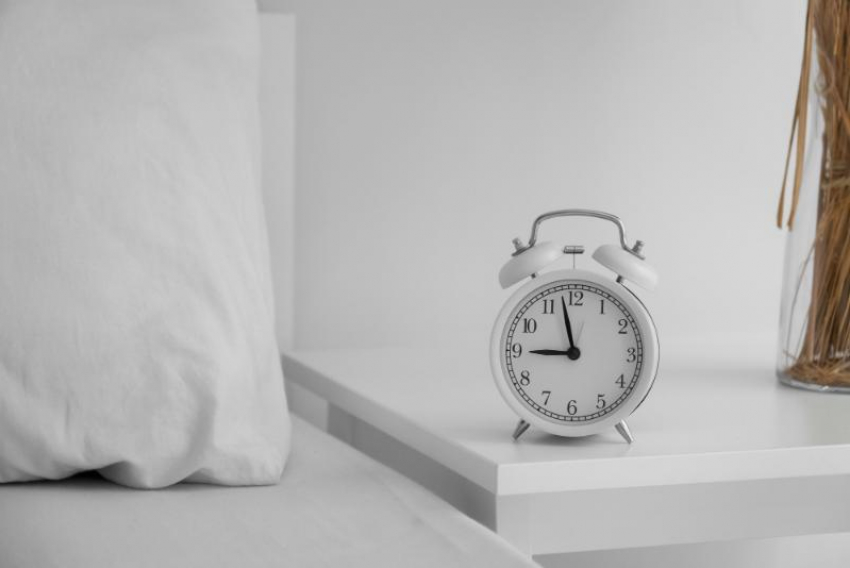 За слишком громкий будильник тоже можно получить штраф!