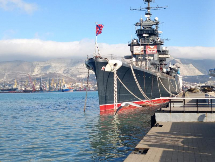 Новороссийцы в шоке: громкие хлопки со стороны моря напугали жителей