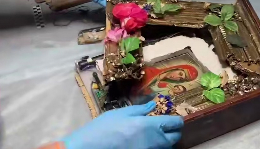 Бомбу пронесла в иконе: киевские террористы почти заставили женщину подорвать здание в Крыму