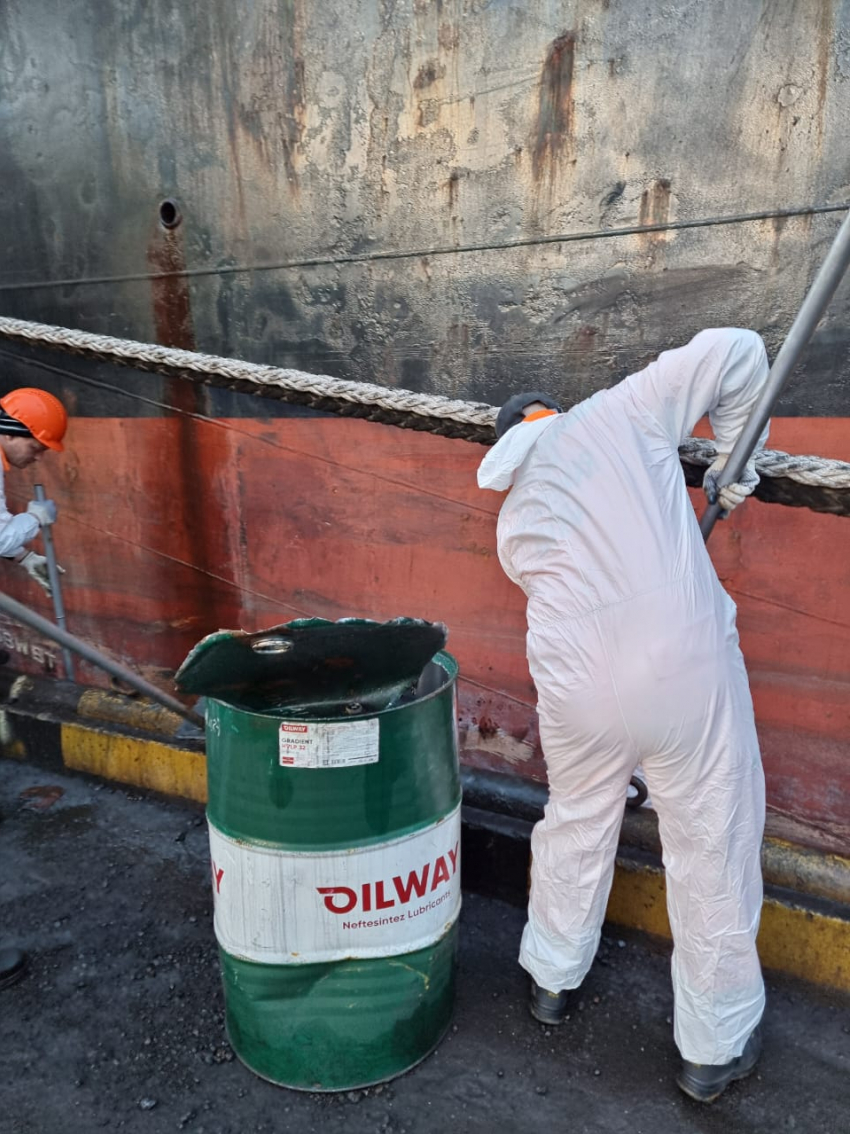 Разлив нефти с панамского судна произошел у берегов Новороссийска