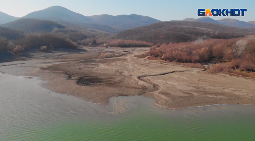 "Запасайтесь водой, другого выхода нет": Неберджаевское водохранилище пересохло 