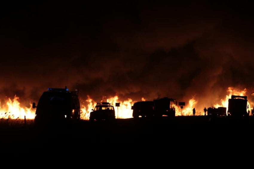 Крупный пожар у соседей Новороссийска тушили более 10 часов