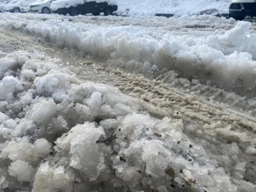 Сами посыплете скользкие тротуары: в Новороссийске появятся емкости с пескосоляной смесью